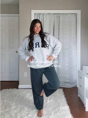 I have to change into my comfies 🤩⭐️ @Parke #lifestyleinfluencer #outfitoftheday #comfyclothes 