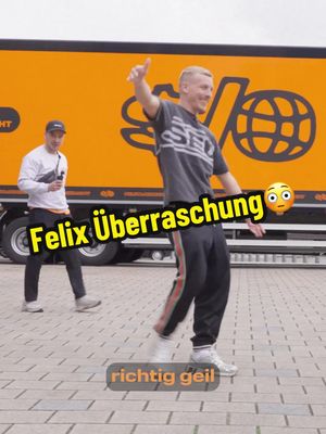Karina überrascht Felix 🥹😱✨ #felixlobrecht #tour #sellout #fyp 