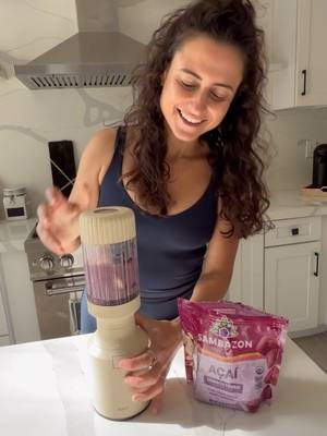 Start your day the SAMBAZON way... with an Açaí Smoothie! 💜 🧊 Find Açaí Pieces via our store locator in a freezer near you!