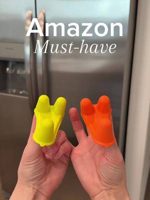 These grabbers are a must-have for eating messy food! #amazon #amazonfinds 