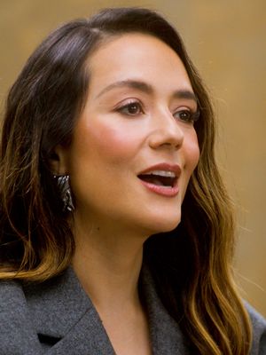 Catalina Sandino Moreno + Netflix Games voice challenge. watch her eat, then watch THE RIP, now on Netflix!