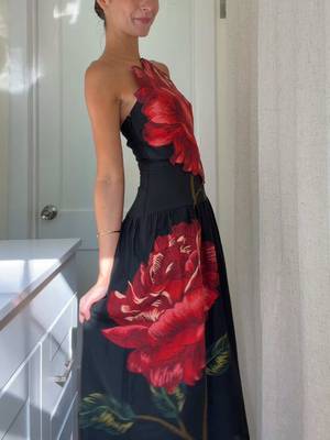 This dress reminds me of Katniss Everdeen ❤️‍🔥