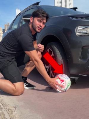 Carro vs Bola da Copa do Mundo