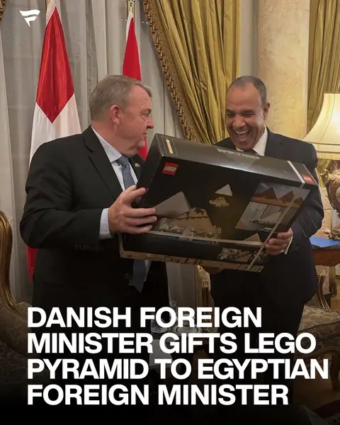 During last year’s opening of Cairo’s Grand Egyptian Museum, Denmark’s Foreign Minister Lars Løkke Rasmussen gifted Egypt’s Foreign Minister Badr Abdel Aty a LEGO Great Pyramid of Giza set. A 1,476-piece nod to Danish-Egyptian ties, with a little Danish creativity built in.