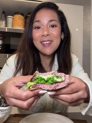 Ça faisait longtemps que j’avais pas fait ça 😋  - 1 petit Wrap ( avec ou sans gluten )  - 1 steak haché 5%  - sucrine  - fromage Rapée ou en tranchette #charal #oldelpaso #wrap #sansgluten 