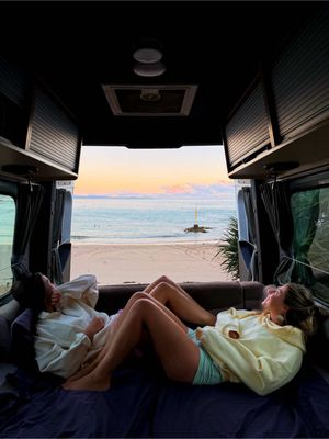 i just want to live in a van & travel the world with my besties !!🚐🌴🌍💘 the world is hugeeee & i wanna see it all !!! #vanlife #travel #girlstrip #granolagirl #australia