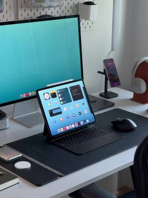 Would you replace your MacBook Pro with the M5 iPad Pro? 🤔 #apple #ipad #ipadpro #tablet #techtok 
