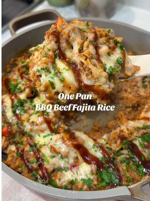 ONE PAN CHEESY BBQ BEEF FAJITA RICE All about the simple meals this week.  One pan meals are perfect for week night dinners, they are quick and it’s less mess, and you can easily batch cook for lunches too!  Follow @kimberlys_journeyy for more recipes like this⤵️ For four portions:  - 500g lean beef mince - 180g dry rice  - 1 diced red onion  - 1 diced pepper  - 2tbsp tomato puree  - 500ml stock  - 260g rice  - 3 crushed garlic cloves  - 2-3tsp fajita seasoning  - Tbsp bbq seasoning  The full written recipe card is available on my meal plan app, with calories and macros calculated!  If you want to sign up head to the link in my bio or my stories, use code JANUARY26 for a surprise discount 💖 #fyp #onepotmeals #bbqbeefrice #onepotrice #EasyRecipes 