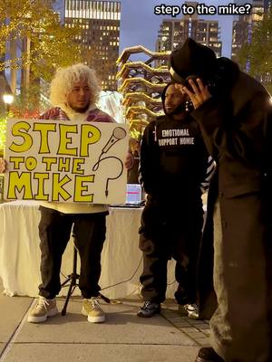 Nightfall brought the honesty out 🎤🌆 @Armani White #steptothemike #publicperformance #freestyle #streetperformer 