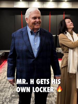 Mr. H seeing his place in the new locker room! 🤩 