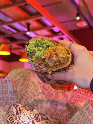 New opening!! 🌯 @Tortilla is officially open on Bond Street. BOGO burritos from 24-31 January when you download the Tortilla app + use LEEDSBOND2FOR1 Burritos, bowls, tacos, quesadillas, frozen margs... the lot 🤤😍🤝 #leedsbucketlist #tortilla #burritos #bogo #leedsfood *gifted