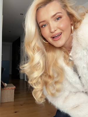 My kids asked me to record them while they show you the outfits they chose from H&M 😅 I think they look so cute in their little jeans and those cute bags💔 My outfit is also from @H&M and when I want a pair of jeans that will fit me like a glove, I know I need to go to H&M ❤️ Never dissapoints👌 #ad 