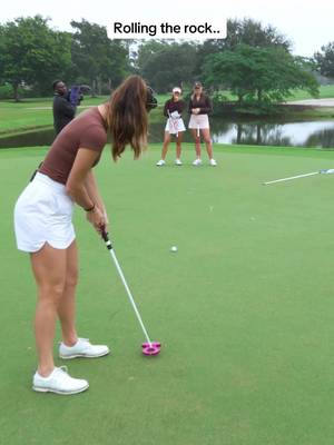 When the putter is on 😍 #golf #golfgirls #fyp 
