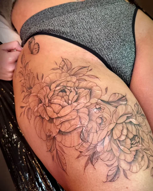 Helping someone fall back in love with their skin has to be the greatest privilege of my job ❤️ I am so unbelievably proud to of watched you overcome this battle and come out the other side more resilient than ever. You're an inspiration and I'm so honoured you trusted me to be the final closing chapter of that story. You are loving proof healing is possible #scarcoveruptattoo #HealingJourney #floraltattoo #finelinetattoo #losangelestattoo