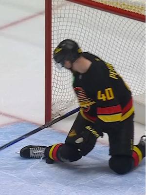 WHAT A SAVE BY ELIAS PETTERSSON! 🤯 #Canucks #NHL #Save 