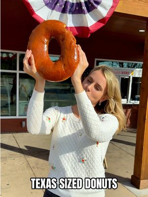 TEXAS SIZED DONUTS 🍩🤠 Some of the biggest donuts in Texas! Round Rock Donuts has been serving Texas since 1926. Their famous yellow donuts get their color from fresh egg yolks, not food dye, and everything is made fresh daily. People line up around the building for a reason… 🤤 They also have HUGE cinnamon rolls, plus cookies, kolaches, coffee, and more! 📍 Round Rock & Cedar Park, TX #donuts #texassized #texascheck #texasthings #texasfood 
