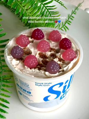 but does your viral Japanese biscoff yogurt cheesecake have Wild Berries??💙👀🍓 #japanesecheesecake #yogurtcheesecake #biscoffcheesecake #smartsweets #kicksugar
