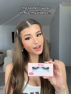 Wearing “bombshell” from doting beauty