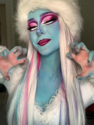 MONSTER HIGH IN THE HOUSEEEEEE  PRODUCTS: @Glisten Cosmetics LTD spectra foundations  @BEAUTY BAY berries & midnight palette   @Mehron Makeup paradise paints palette 