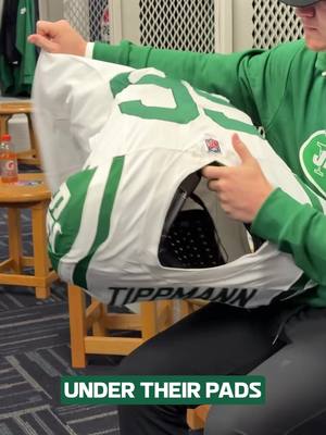 everything an NFL team packs to stay warm in cold weather  #nyjets #equipment #coldweather #nfl 