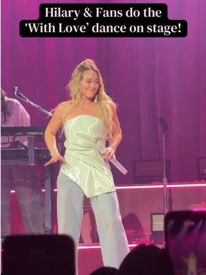 @hilaryduff brings fans on stage for the ‘With Love’ dance in Toronto #HilaryDuff #SmallRoomsBigNerves #LiveMusic #Toronto #withlove 