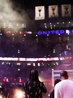 The moment Derrick Rose’s banner was officially retired 🌹 #derrickrose #banner #chicagobulls #retirement #NBA