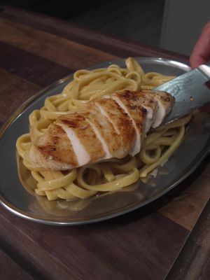 You’ve been making chicken Alfredo wrong 🍗  #food #cooking #pasta #Recipe #CookingHacks