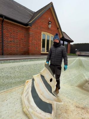 Fresh liner for the customer 😎#thep00lguy #hollayaboy #satisfying #swimmingpool 