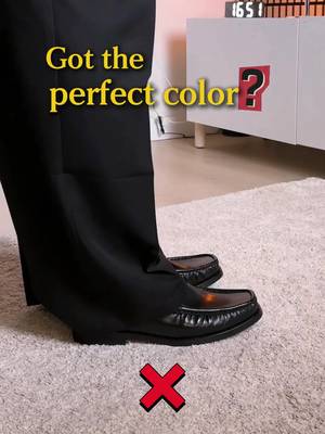 Why your outfit looks "off" (and how to fix it) 🧐👞 Stop wearing high-contrast socks with dark loafers! To level up your fit, go for darker colors that blend in. It keeps the look clean and the silhouette long. 📈 #menstyle #menfashiontips #mensstyleguide #mensfashionpost #menswear 