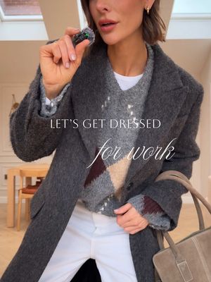 A talk through of what I’m wearing to work in the office today. #grwm #OOTD 