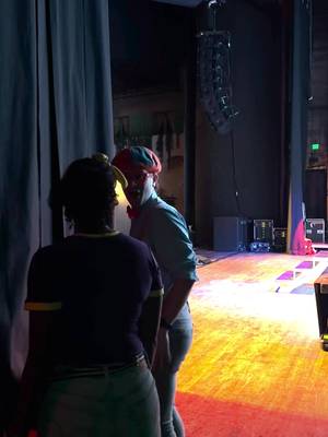 The lights, the laughter, the moves — it’s all smiles when Blippi & Meekah hit the stage. 🎤💙🧡