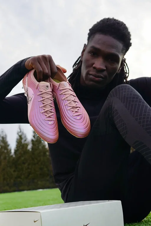 New Tiempo Maestro Elite looks beautiful. Grab yours from @Pro Soccer 😮‍💨✨ #nikesoccer #nikefootball #Soccer #football #cleats 