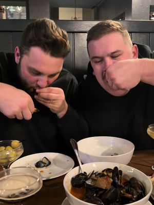 Mussels are FIRE #foodreview #food #mussels @Mike Katic 