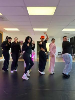 Quince practice #quinceañera #tribal #tribalera #fyp #louiecastro @Karina Garcia @Mayra Isabel @Yoatzi @MarleneDizzle @Alfredo Castro 