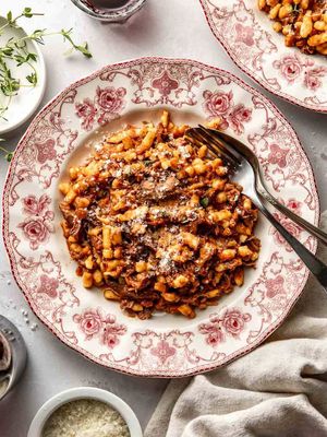 We are getting absolutely *slammed* with snow and relentless cold (like, colder than normal…) weather and the only cure is more braised meat pastas. 🙌🏻 If you’ve never slow-cooked duck legs before, I’m here to tell you that it’s exactly the same process as braising short ribs: season well, give ‘em a good sear, sauté all your aromatics, add lots of liquid (including a really nice red wine), return everything to the pot, then cook low and slow until the bone simply falls out. Instead of serving this with traditional pasta, I went with spaetzle and I am BEYOND proud to report that all three of my children devoured this. We have crossed some magical threshold and, while I almost don’t want to jinx it by even uttering the words out loud, I also kind of want to scream from the roof tops that my picky child now loves duck. Please just let me have my moment, this is a big deal. 😂 https://www.wellseasonedstudio.com/spaetzle-with-braised-duck-leg-ragu/ #ragu #braised #comfortfood 