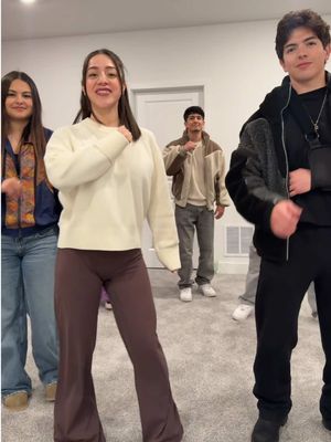 special guest appearance 🤭 @Yohana Ortiz @Wendy Ortiz @theresnoee @Jesus Perez @Vinny #Valentina 