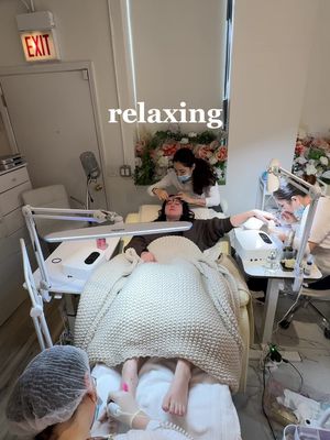 The only way I wanna get my nails done now!! Ty to @luxy_nails_lashes for having me 🥰💅 #chicagonails #chicago #chicagonailsalon #chicagonailtech #chicagobeauty 