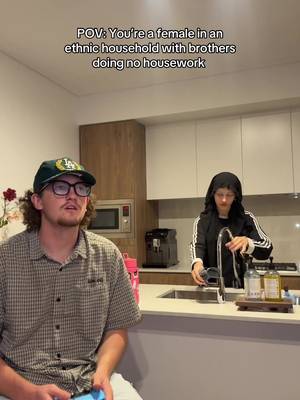 Get men back in the kitchen 🧠 #relatable #turkish #family #funny #viral @Oscar Atkins 