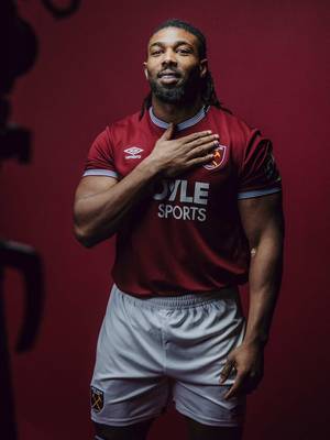 Behind the lens 📸 #adama #Traore #westham #PremierLeague #signing 