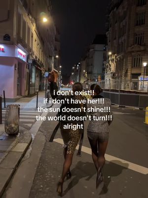 reunion in Paris 👯‍♀️ @Chiara King  #paris #nightout #bestie 