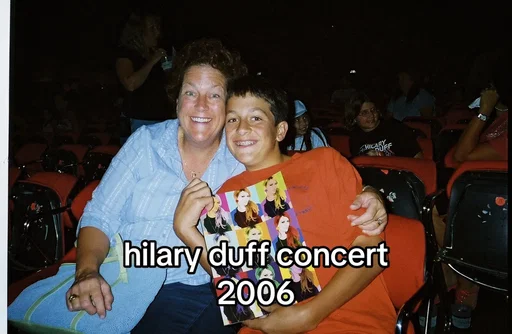 *sappy paragraph incoming* after seeing hilary on every tour with my mom growing up and the last show i saw of hers being in 2007, last night was so surreal. i was drinking wine while singing along. i got us invited by her team. to vividly remember going to these shows as a kid and now having this experience as an adult was so so special. i just feel very lucky to be able to do this for my inner child. i love u hd thank u for having us 🤍