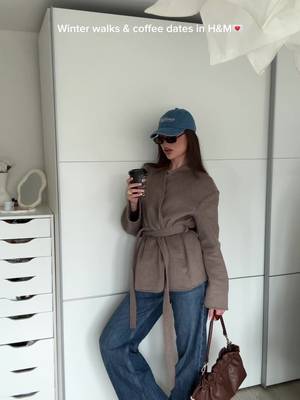 Jeans with heels & a nice top ahh this combo >> Denim geht immer und ihr findet super schöne Teile jetzt bei @H&M #ad #jeans #heels #jeanswithheels #baggyjeans