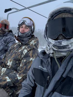 Had to get in the meetings with some clients this weekend, no job slots available 🥹 #sevensprings #detailer #snowboarding 