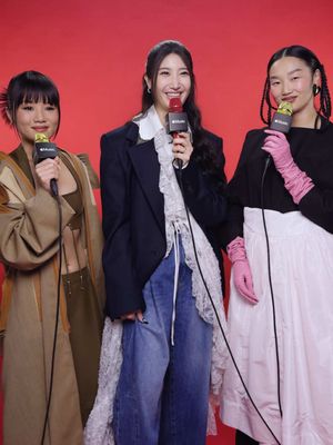 A Golden moment. Mic Check with the singing voices of HUNTR/X from KPop Demon Hunters @ejae_k, @REI AMI, @audreynuna 🎤☀️