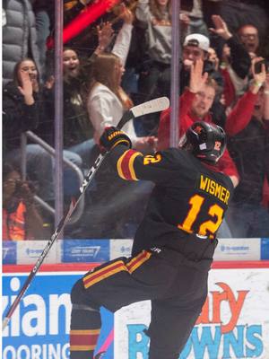 Frosty Mug lived up to the hype with a big win by the Gryphons! 🏆🏒 #UofG #UofGuelph #GryphonPride #FrostyMug | @Guelph Gryphons | @uofgalumni | @Guelph Gryphons Men’s Hockey