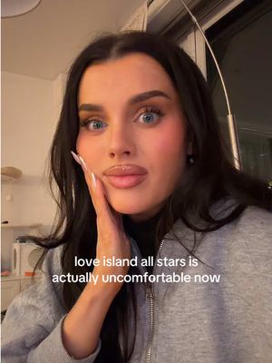 and don’t get me started on the kissing i know it’s love island but something feels OFF this series 😩😩😩😩 #fyp #foryou #LoveIsland #loveislandallstars 