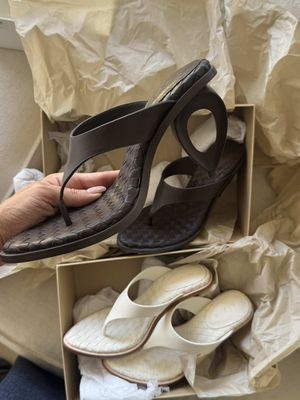 Unboxing the perfect wedge #aje 