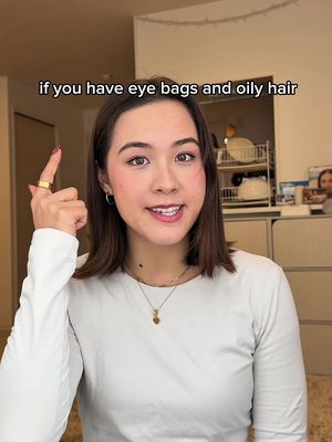 Here’s what you might not have known about beauty standards in Japan 👀 I find it interesting that beauty standards can change based on time and where you’re from.  What are some characteristics that are defined as beautiful in your culture?  *ps: it’s important to note that eye/tear bags aren’t dark under eye circles*  #japan #japanesegirl #beauty #japanese japaneseculture