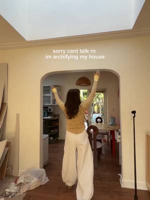 arches EVERYWHERE PLS! 👷‍♀️