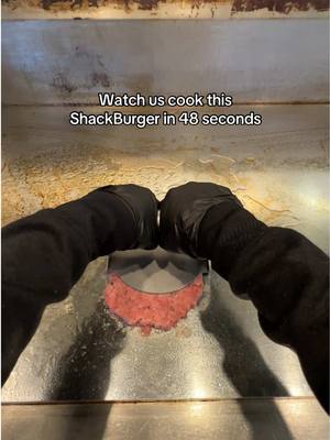 Cooking a burger > assembling a burger #ShakeShack 